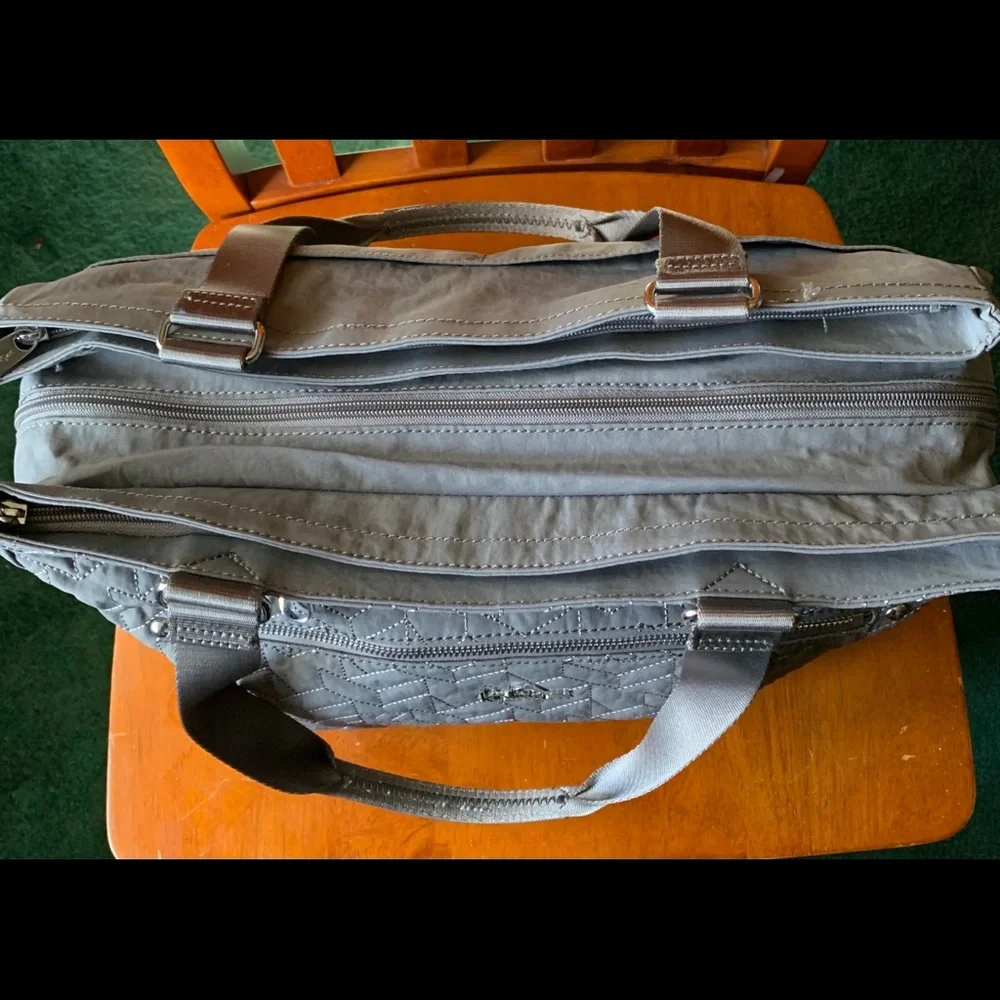 COPY - Kipling travel tote - Picture 2 of 5